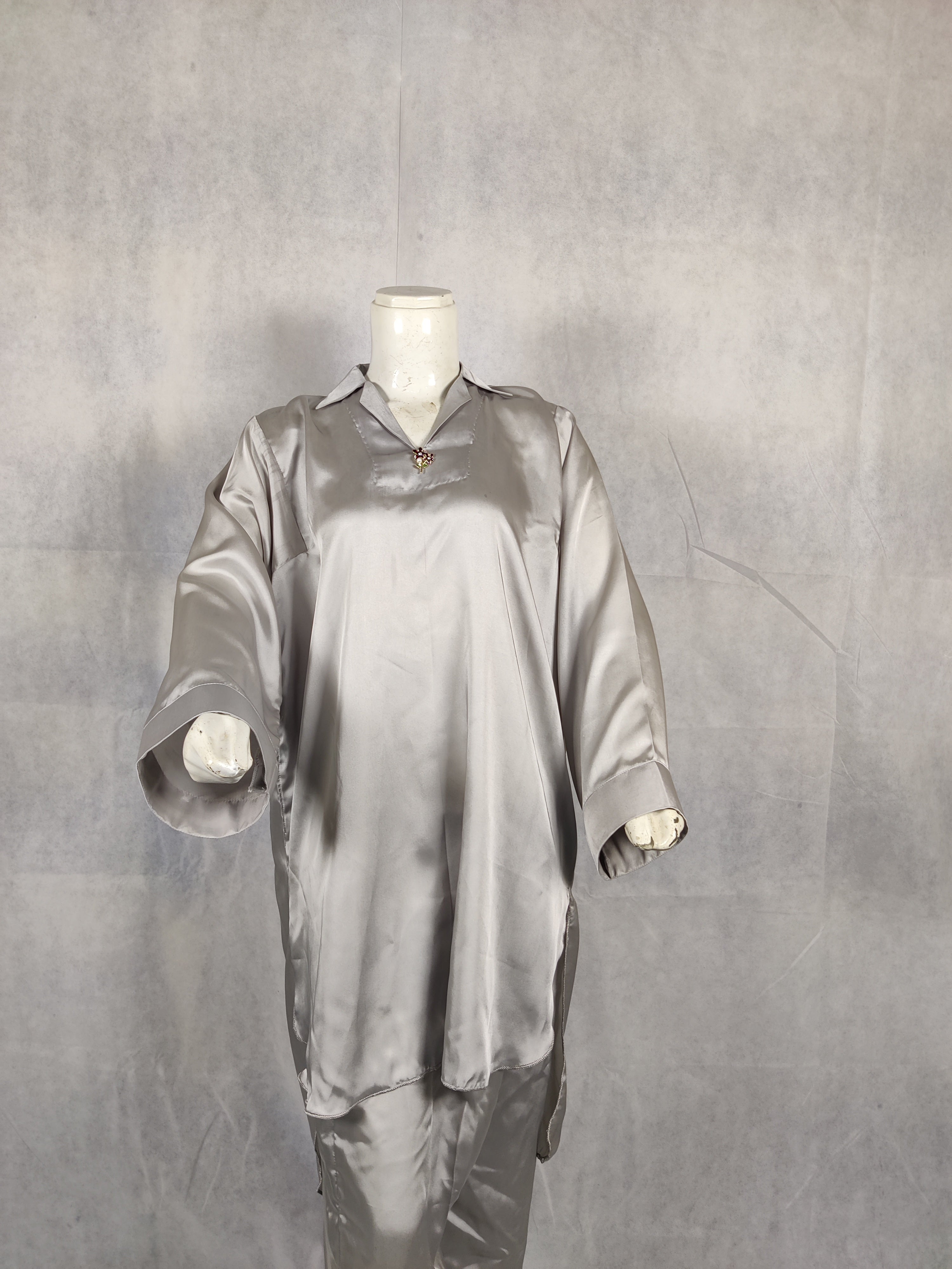 “Eloura” Premium Silk Two-Piece – Timeless Silver Elegance