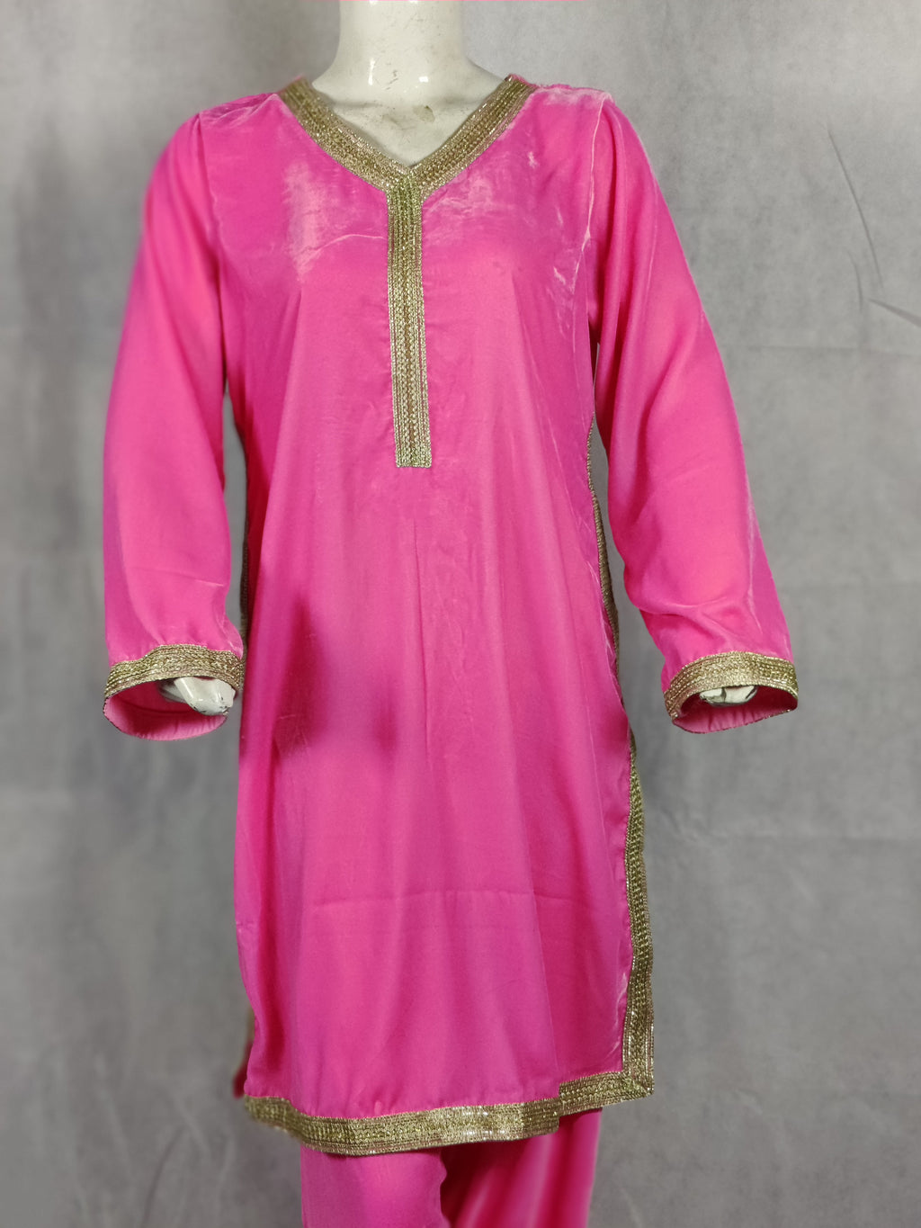 Al-Kawn | “Velora Blush” Velvet Kurta Shalwar – Royal Pink with Golden Grace