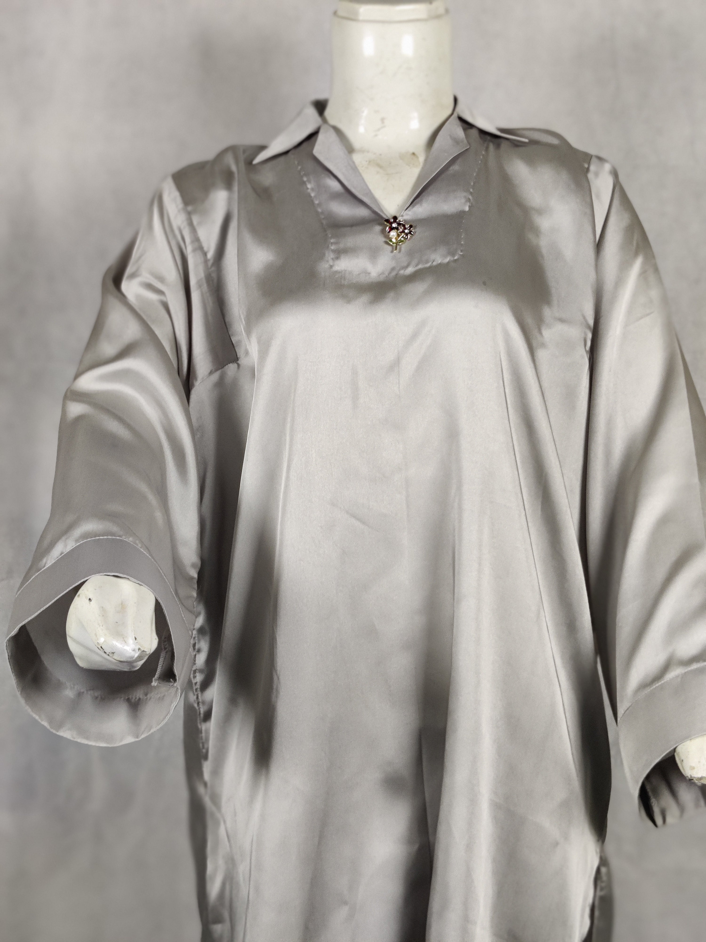 “Eloura” Premium Silk Two-Piece – Timeless Silver Elegance