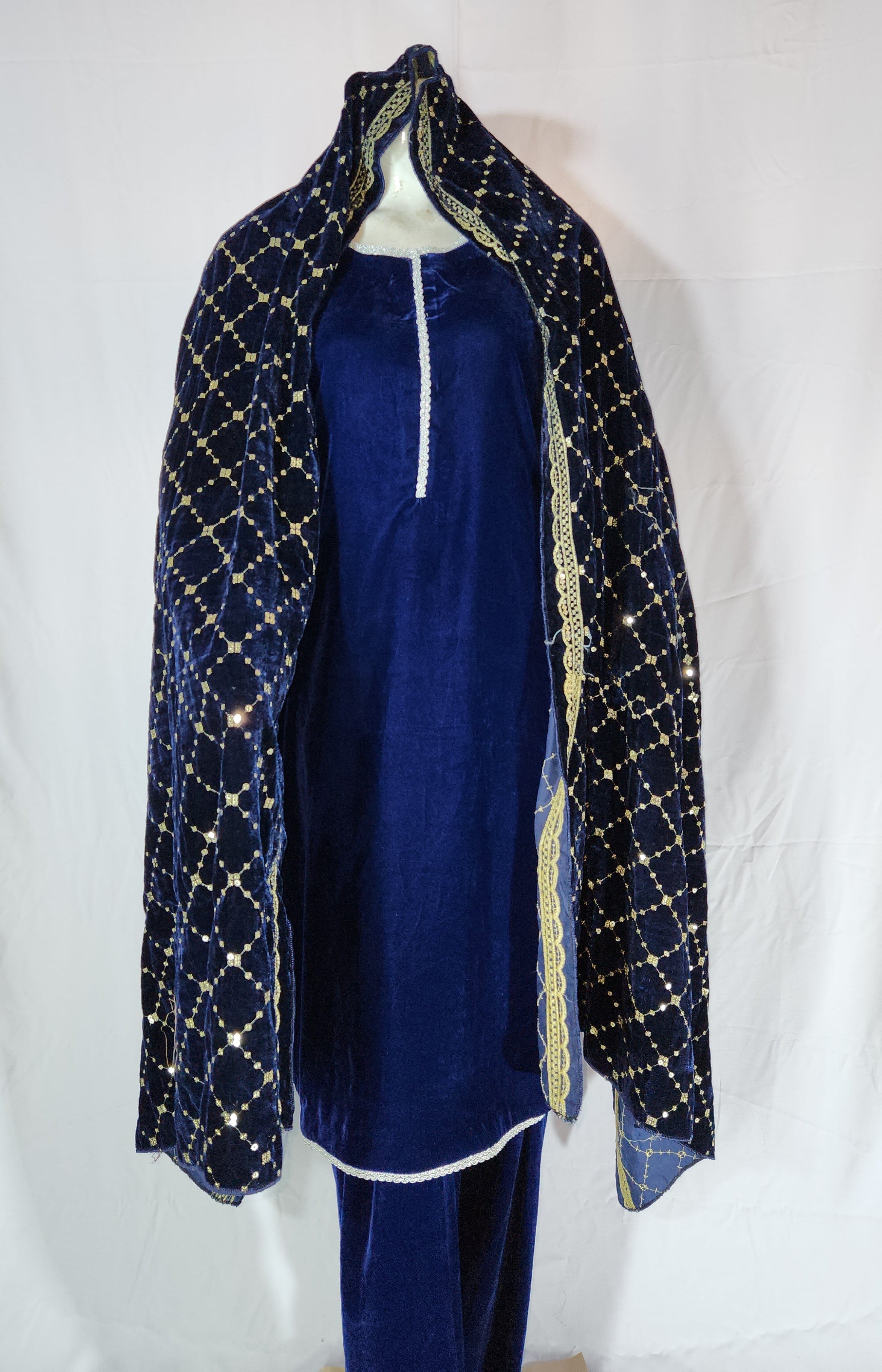 Velora Midnight Blue Velvet Suit – Elegance in Simplicity