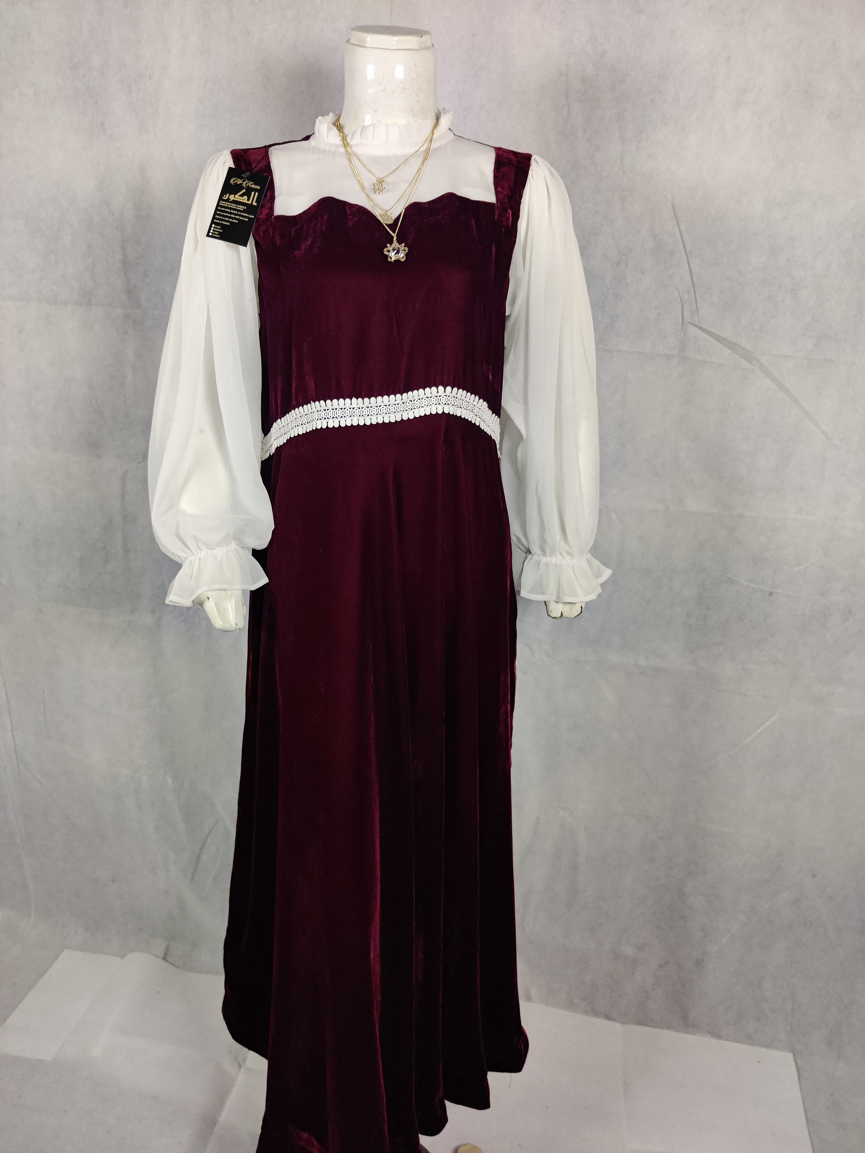 Titanic-Themed Velora Frock – Vintage Maroon Velvet Elegance