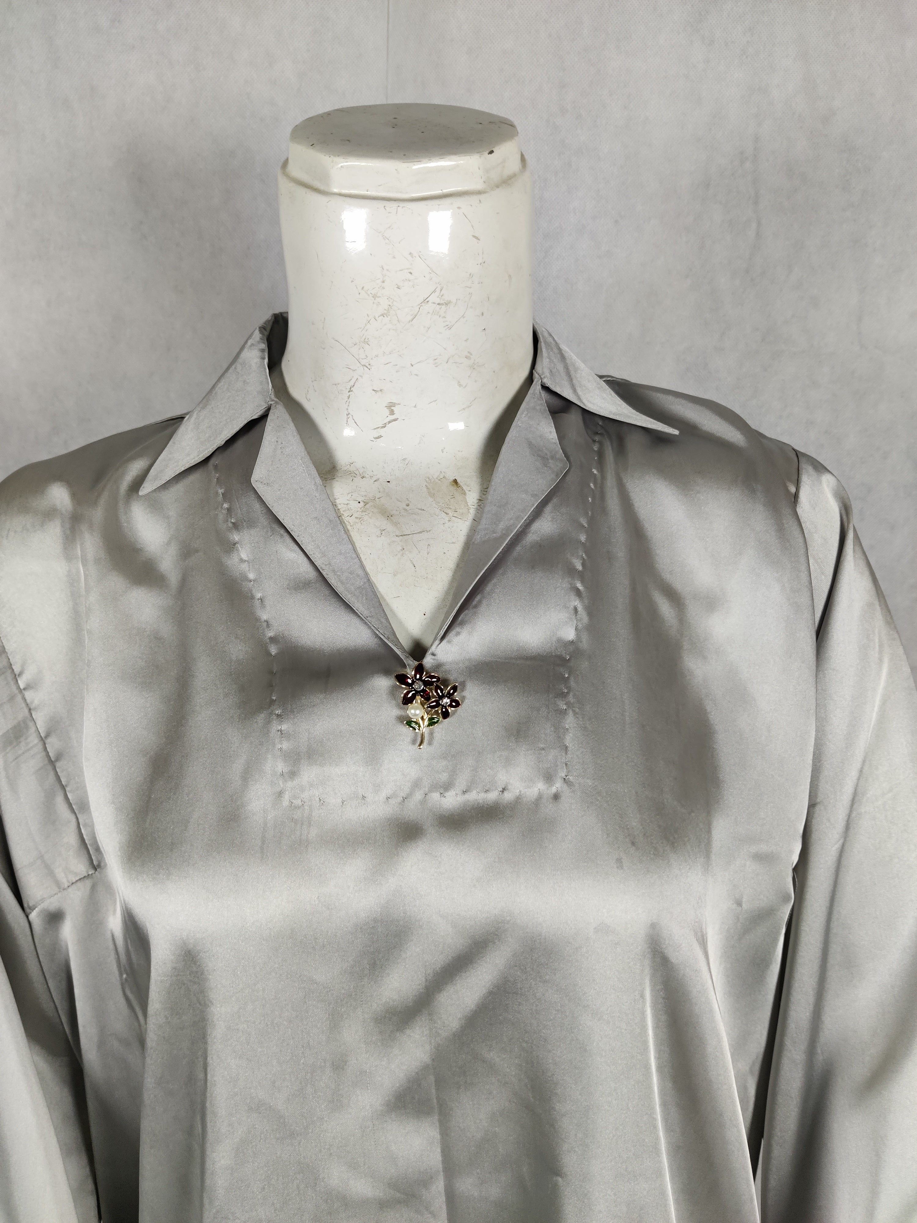 “Eloura” Premium Silk Two-Piece – Timeless Silver Elegance