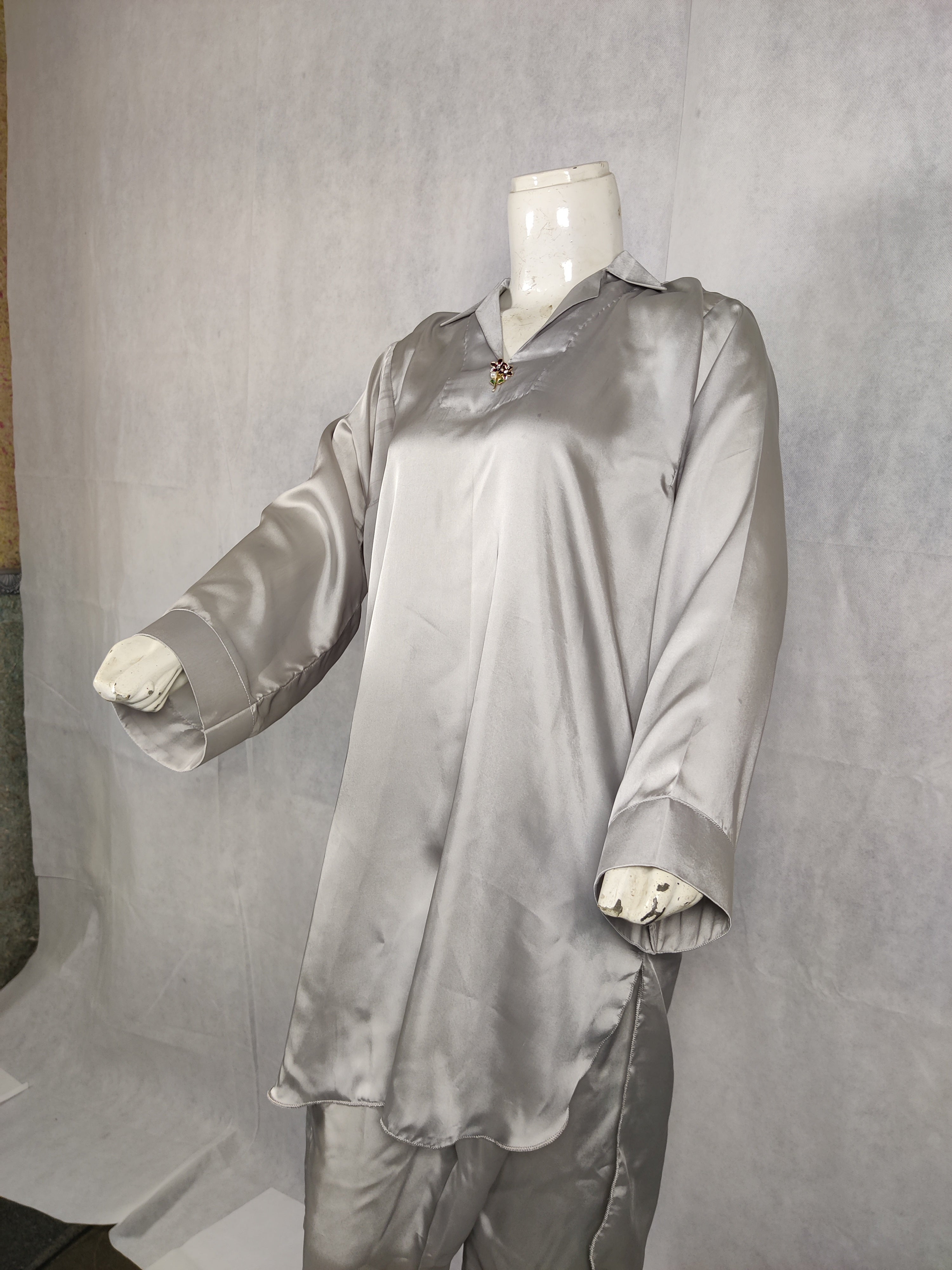 “Eloura” Premium Silk Two-Piece – Timeless Silver Elegance