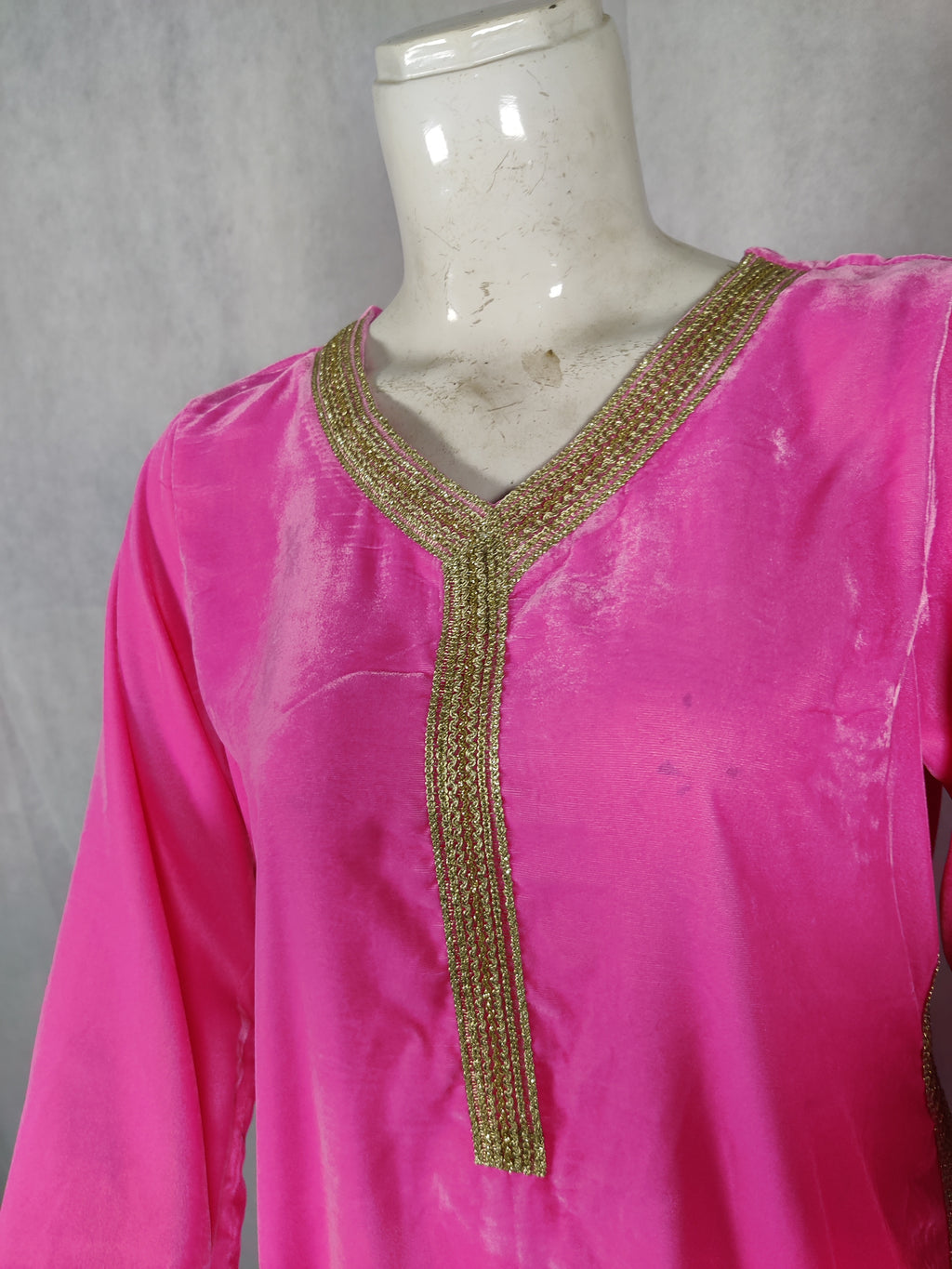 Al-Kawn | “Velora Blush” Velvet Kurta Shalwar – Royal Pink with Golden Grace
