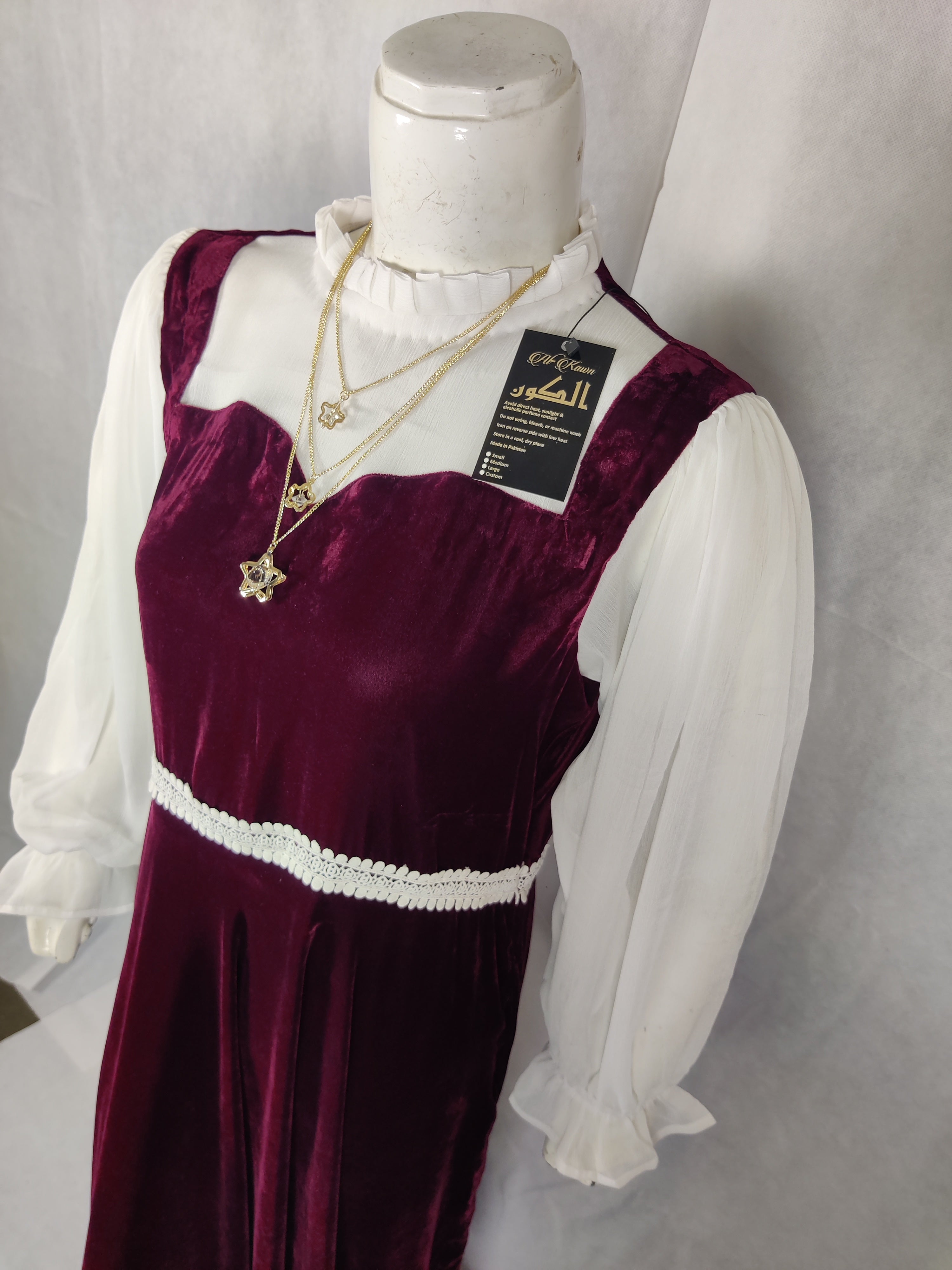 Titanic-Themed Velora Frock – Vintage Maroon Velvet Elegance