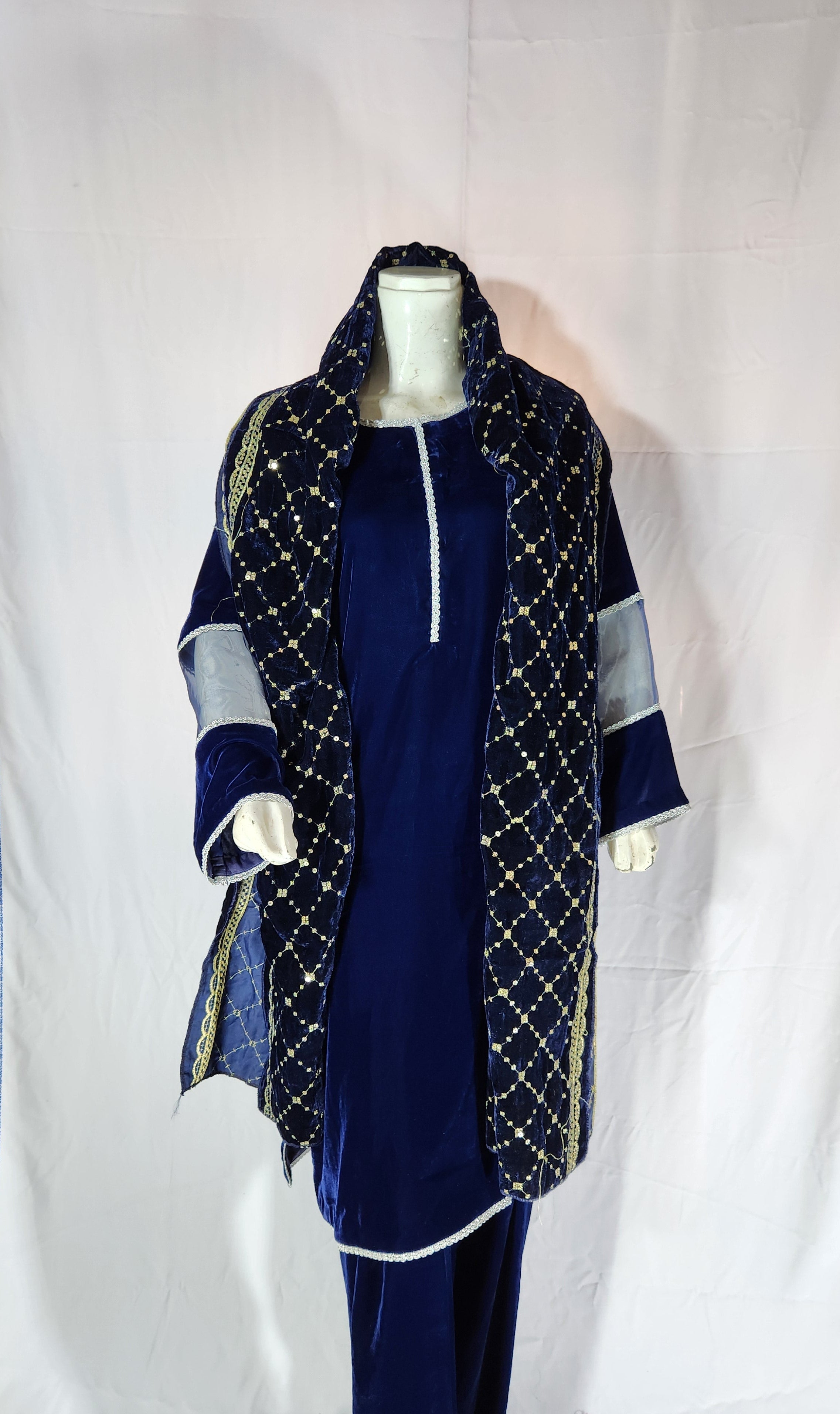 Velora Midnight Blue Velvet Suit – Elegance in Simplicity